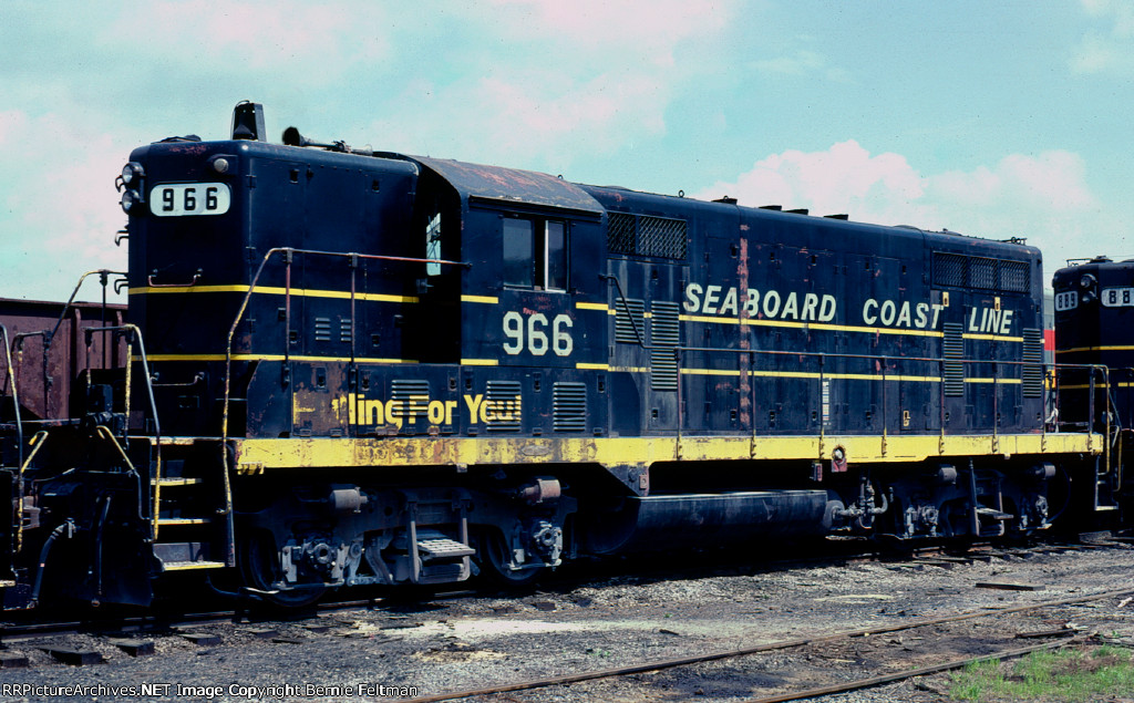 Seaboard Coast Line GP7 #966 on the shop track 